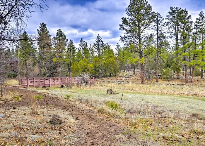 2 Mi To Rainbow Lake: W/ Furnished Deck! Pinetop-Lakeside