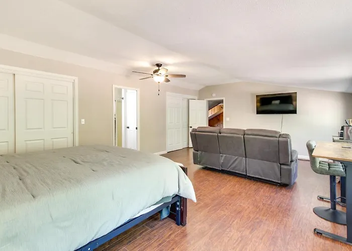 2 Mi To Rainbow Lake: W/ Furnished Deck! *
