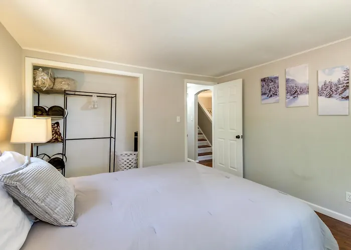 2 Mi To Rainbow Lake: W/ Furnished Deck!