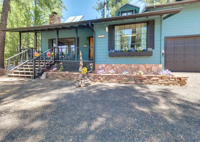 2 Mi To Rainbow Lake: W/ Furnished Deck! Holiday home