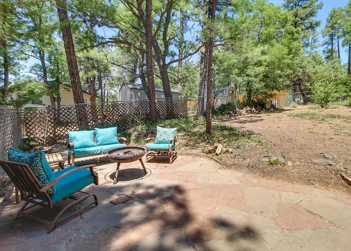 2 Mi To Rainbow Lake: W/ Furnished Deck! Holiday home *